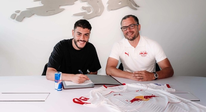 星空体育官网-接替塞斯科!莱比锡官方:1.93米高中锋罗慕洛加盟,签约至2030年