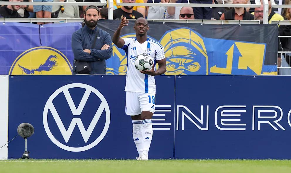 星空投注-零容忍,沙尔克04就阿德杰伊遭种族歧视一事向德国警方报案