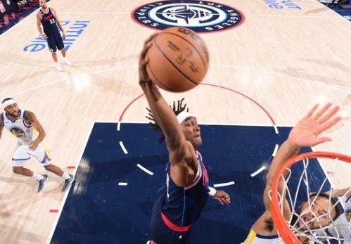 【现场】勇士罚球失误双双出丑 哈登带病双杀勇士