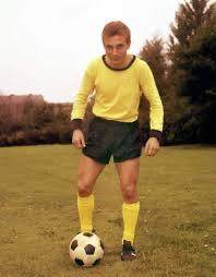 1756286485375069221.jpg 星空体育-多特新球衣的故事:德国足球60年前的里程碑时刻