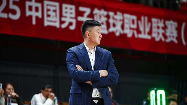 广东男篮爆冷输球!遭遇大逆转,王睿泽首秀8分,张文逸错失绝杀