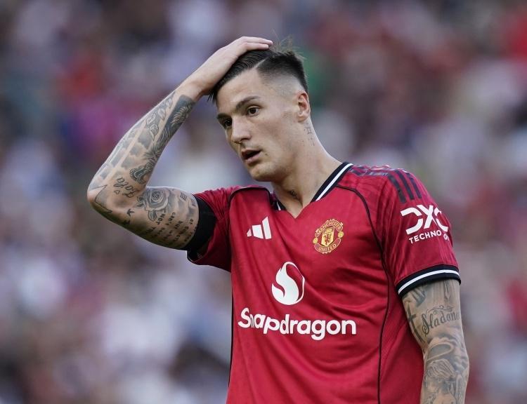 星空投注-曼联赛季首胜！B费压哨点球绝杀，8战伯恩利不败，迪亚洛造点