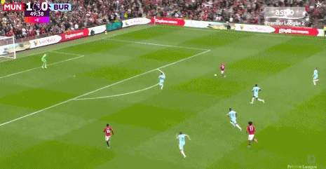 星空投注-曼联赛季首胜！B费压哨点球绝杀，8战伯恩利不败，迪亚洛造点