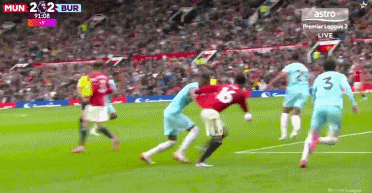 星空投注-曼联赛季首胜！B费压哨点球绝杀，8战伯恩利不败，迪亚洛造点