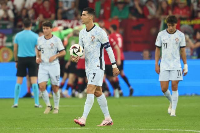 1719442064704039027.png 星空体育平台-安东尼奥·席尔瓦有罪 马丁内斯有错 葡萄牙夺冠难