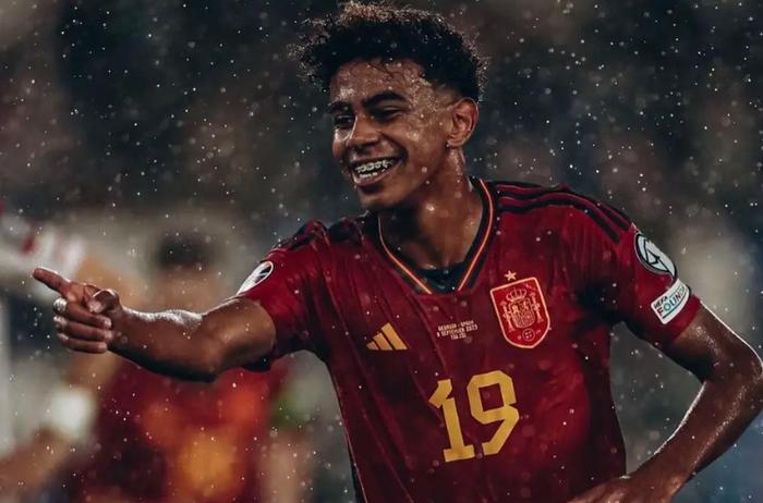 星空体育官网-9球15助！西甲官宣赛季mvp！力捧18岁新梅西，拉菲尼亚有苦难言