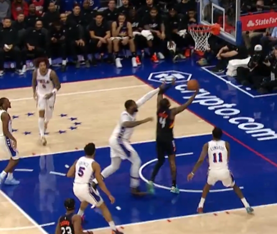 星空体育官网-蝴蝶穿花！杰伦·格林绕掩护接球顺下 强攻打中复出后个人首球