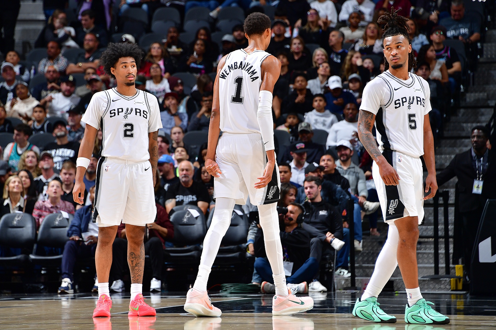 星空投注-巴特勒报销勇士梦碎！美媒建议库里联手文班 福克斯&amp;索汉等成筹码