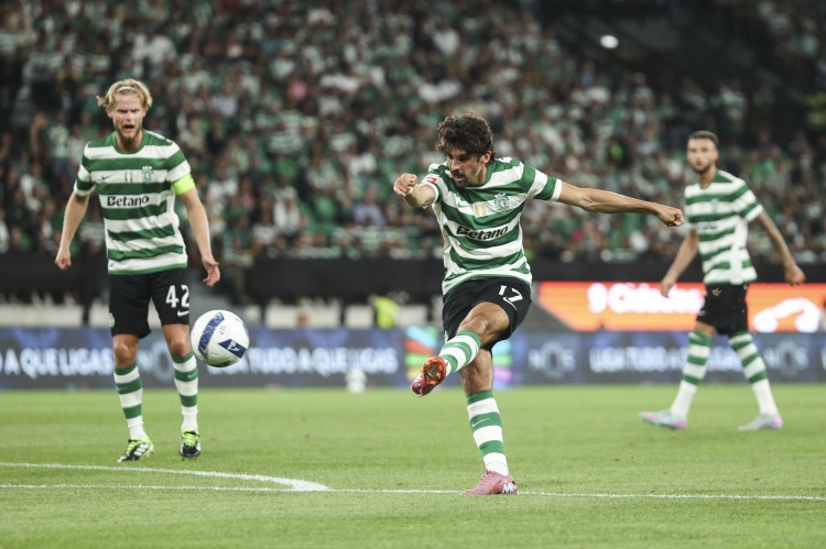 葡媒:拜仁正在关注葡体边锋特林康,球员解约金6000万欧