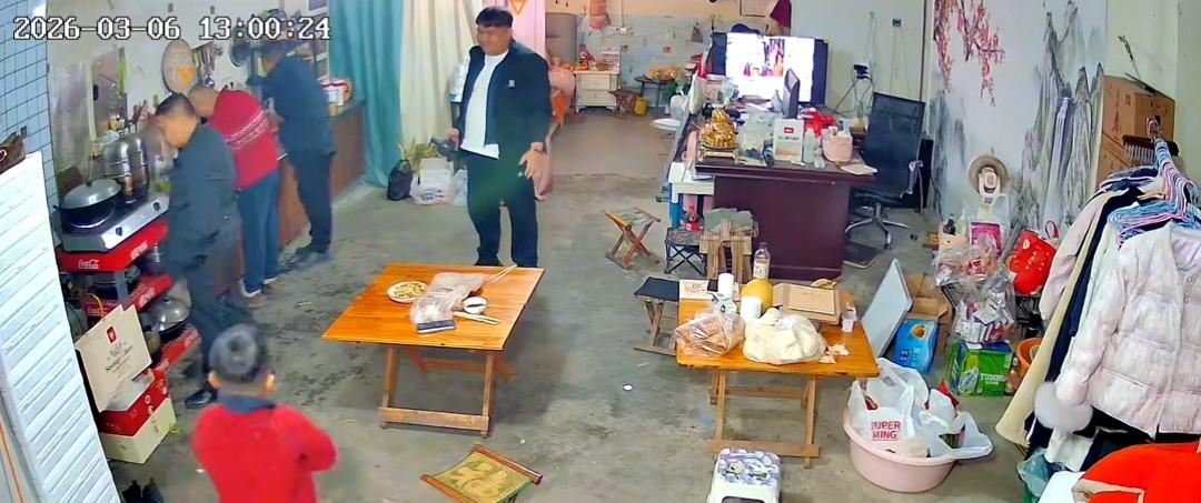 星空体育官网-没出正月就理发,舅舅暴怒狠踹6岁外甥,妈妈给舅舅赔罪发红包!