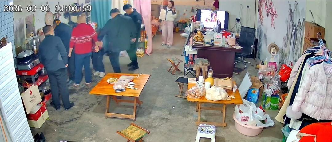 星空体育官网-没出正月就理发,舅舅暴怒狠踹6岁外甥,妈妈给舅舅赔罪发红包!