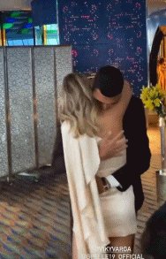 星空官网-佩莱成功向瓦尔加求婚 美妻娇羞晒出鸽子蛋大钻戒