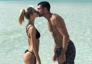 星空官网-佩莱成功向瓦尔加求婚 美妻娇羞晒出鸽子蛋大钻戒