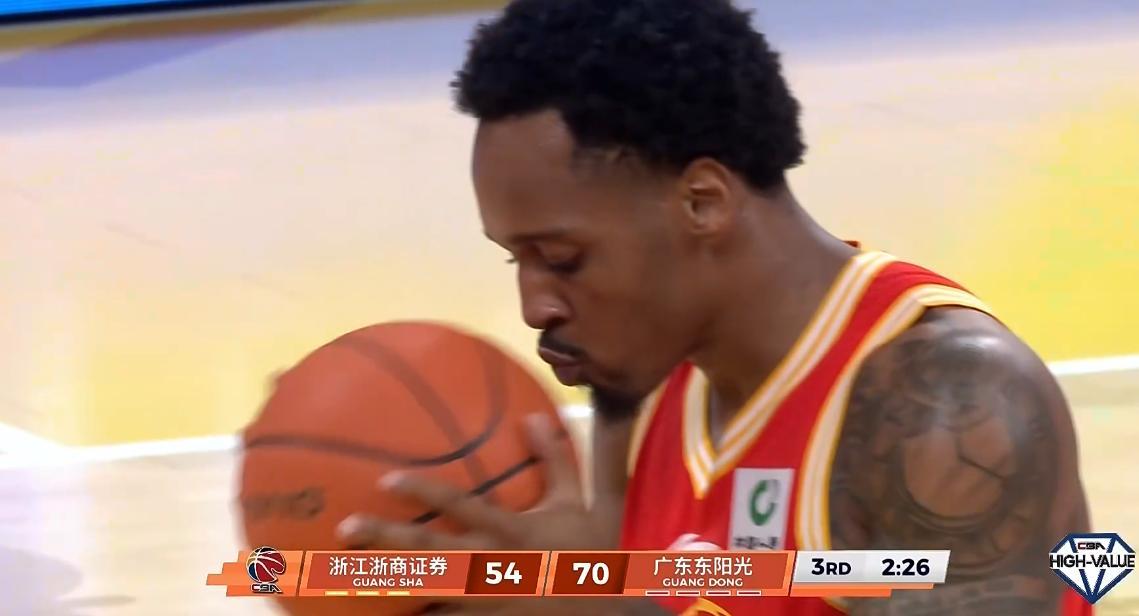 双外援粤沪大获全胜！大王生涯之夜，上海锁定冠军，广东杀回前3